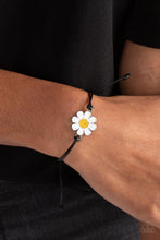 Load image into Gallery viewer, Paparazzi DAISY Little Thing - Black Daisy Bracelet